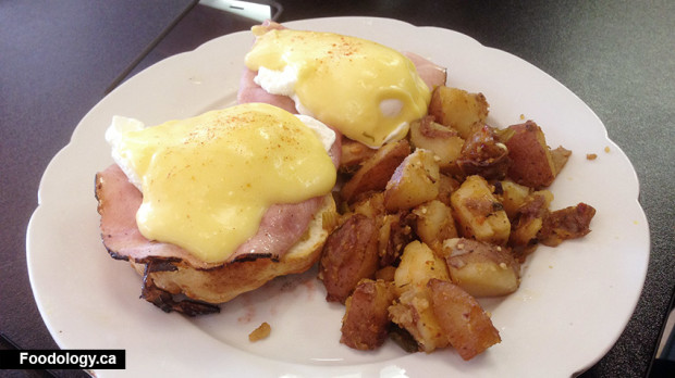 Coming Home Cafe eggs benny