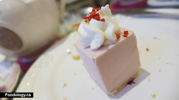 Patisserie-Fur-Elise-strawberry-cheesecake