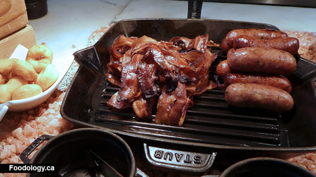 oru-brunch-buffet-bacon-sausage