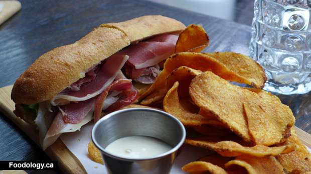 Prohibition-Tasting-Room-sandwich-chips