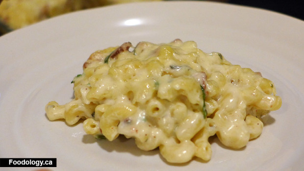 mac-and-cheese-plated