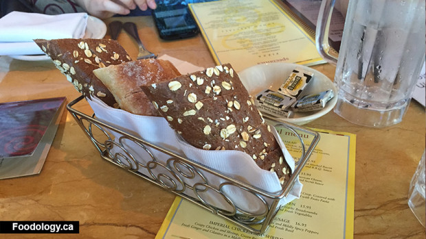 cheesecake-factory-bread