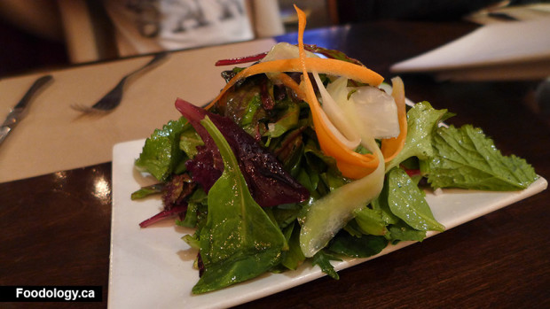 umami-burger-salad