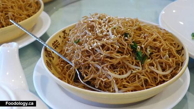 Golden-Paramount-Seafood-Restaurant-noodle