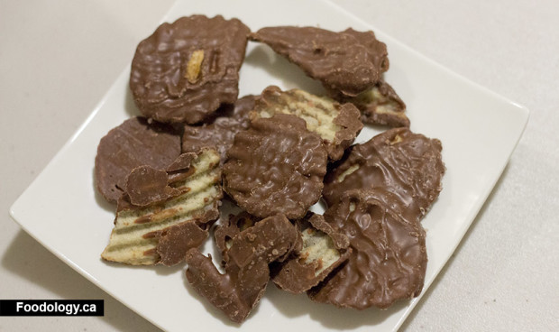 lays-chocolate-chips-plate