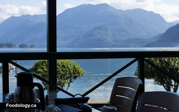 lake-side-cafe-view
