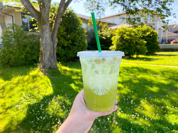 https://foodology.ca/wp-content/uploads/2020/07/starbucks-kiwi-refresher-4.jpg