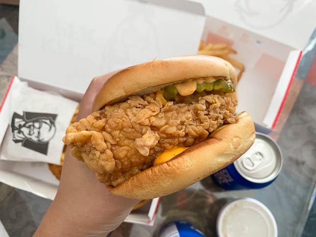 KFC Famous Chicken Chicken Sandwich: Review | Foodology