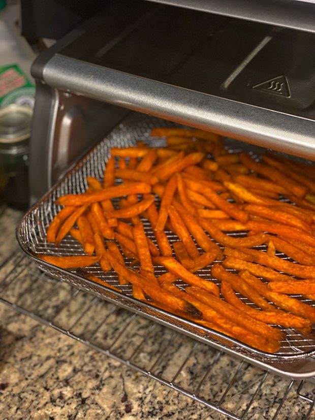 https://foodology.ca/wp-content/uploads/2020/12/air-fry-toaster-yam-fries-620x827.jpg